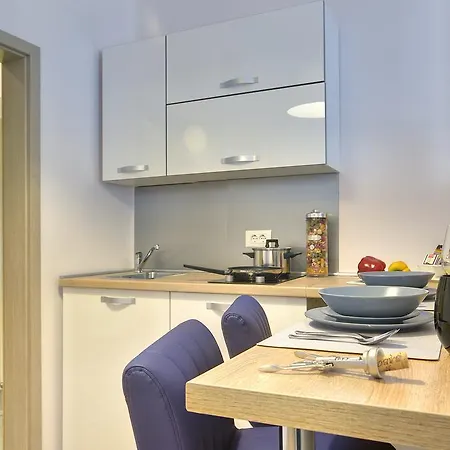 D&a Center With Free Parking Póla