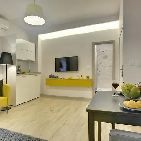 D&a Center With Free Parking Πούλα