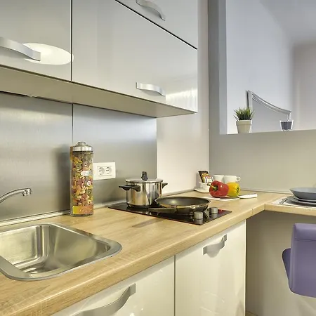 D&a Center With Free Parking Πούλα