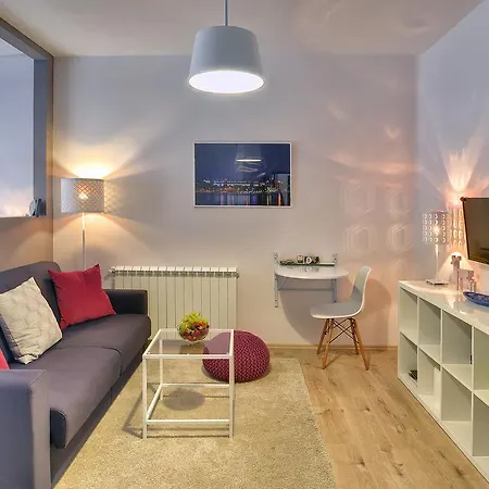 D&a Center With Free Parking *