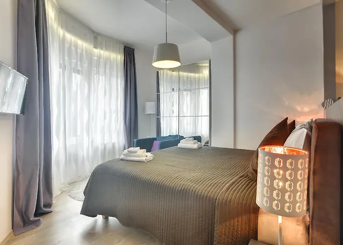 D&a Center With Free Parking *